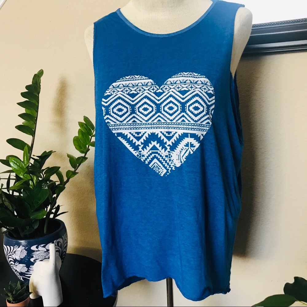 Junior’s high low muscle tank w/ Aztec print heart